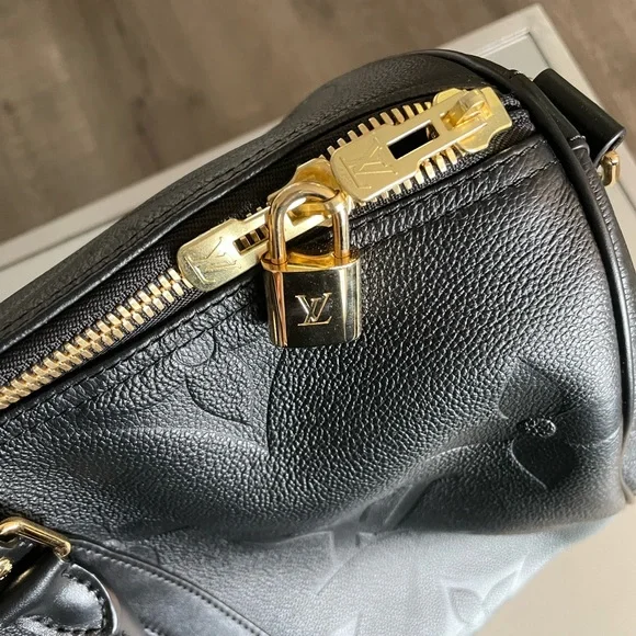 Louis Vuitton weekend bag. Out of stock online and in stores - Picture 5 of 10